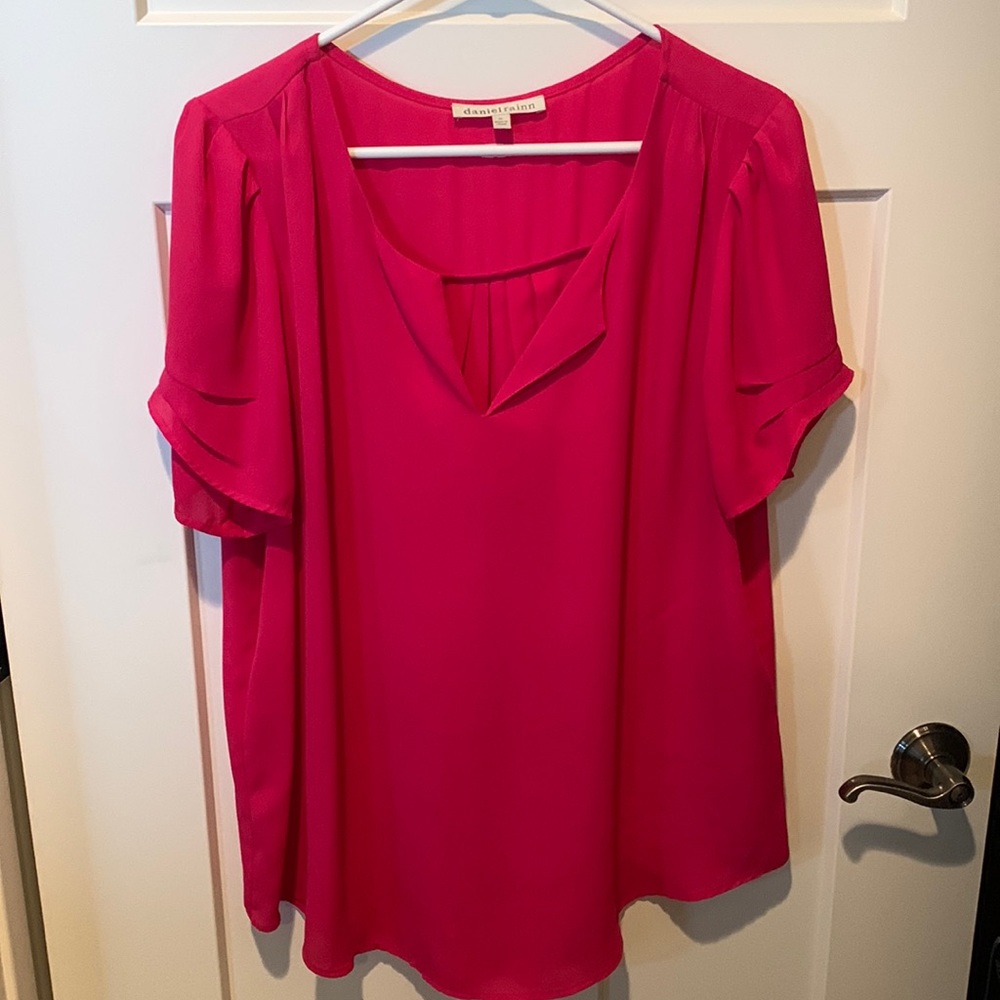 Daniel Rainn Flowy Short Sleeved Top